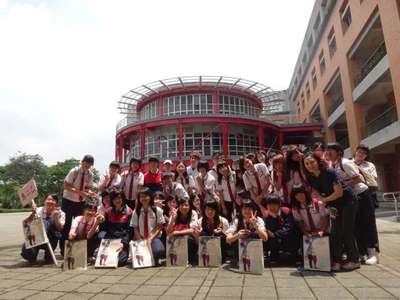 National Tainan Commercial Vocational Senior High School came to visit on April 27, 2012